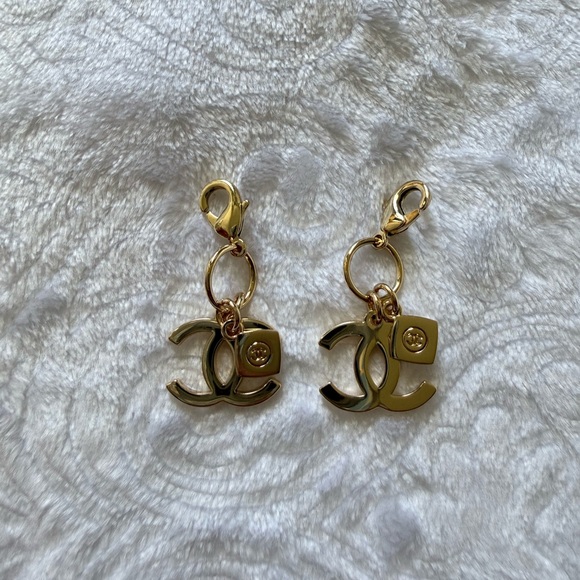 Chanel CC Logo Gold Tone Bag Charms Keychain Purse Accessories - Picture 2 of 5